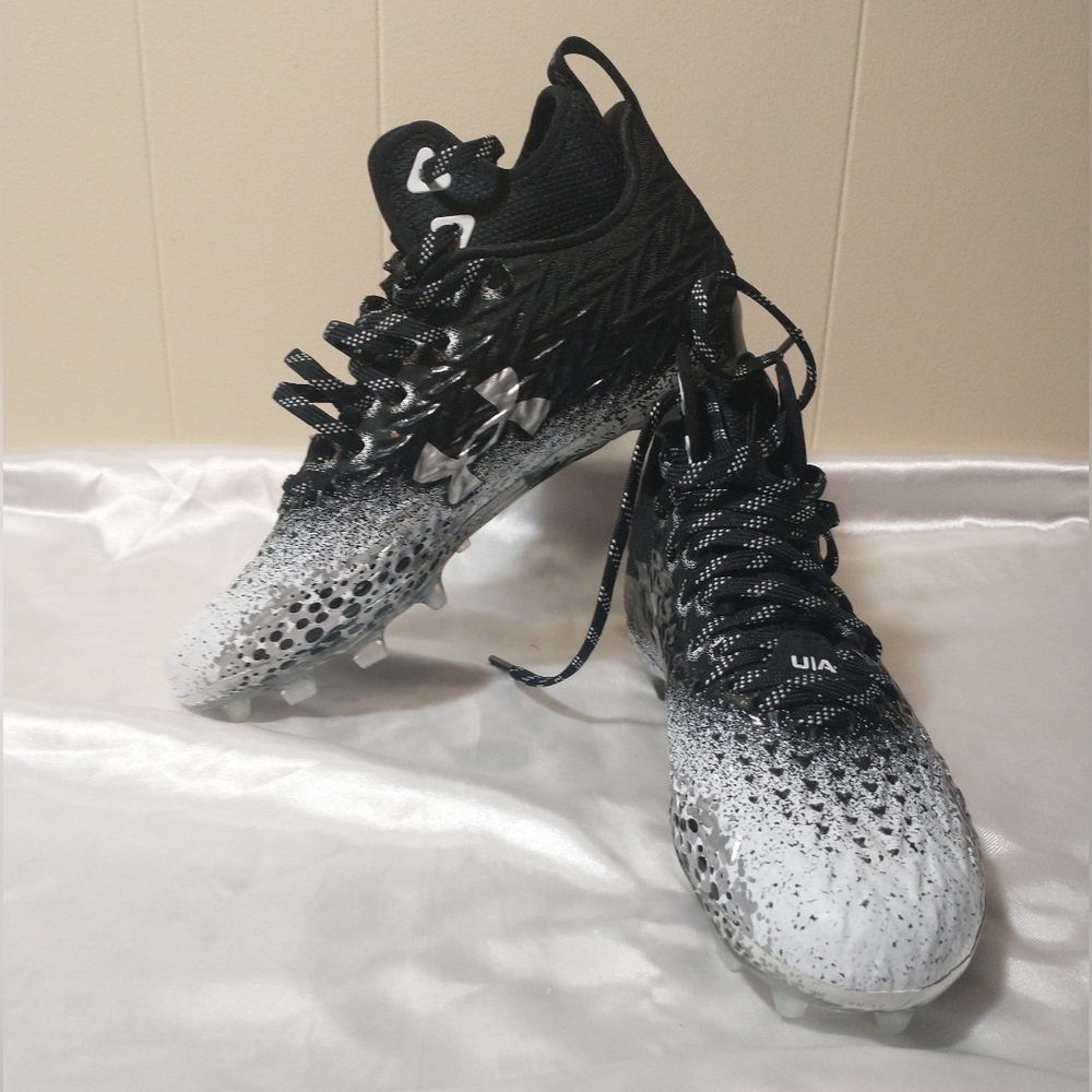 NWOB Under Armour (art.3026343-001) Spotlight Clone MC Football Cleats - Size 7